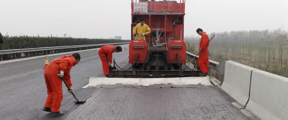 Asphalt Paver for Highway Bump Repair