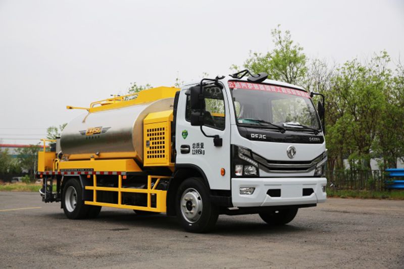 5000L Asphalt Distributor Truck with 5kW Auxiliary Engine